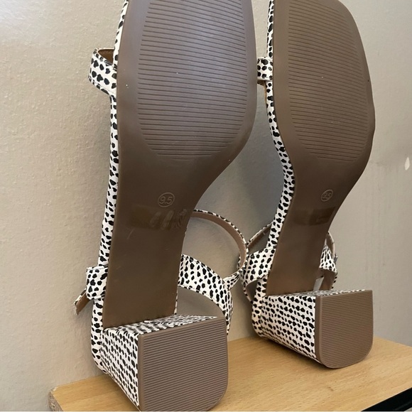 Maurice’s Domination Black & White Patterned Block Heels Size 9.5 - Picture 11 of 16